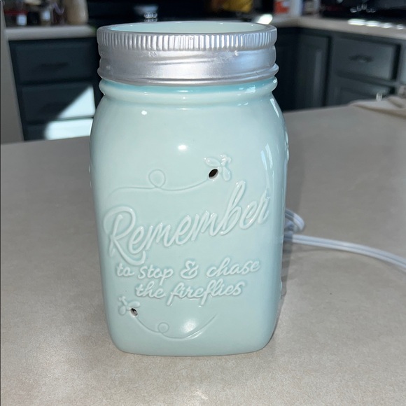 Chasing Fireflies Scentsy Warmer - Picture 1 of 4